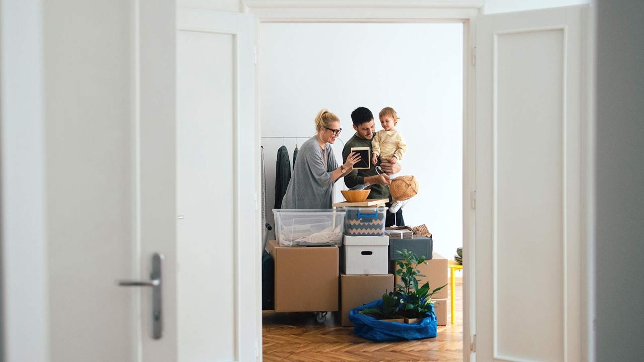 65-vuotiaat ja sitä vanhemmat henkilöt, nuoret ja perheet voivat saada apua vuokran maksamiseen. Mitkä ovat vaatimukset?