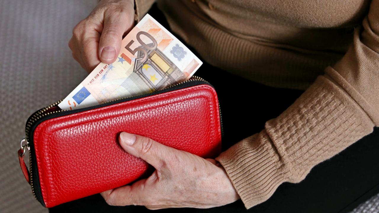 525 euron avustus kaikille eläkeläisille: miten hakea ja mitkä ovat vaatimukset?