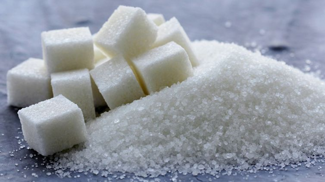 Valkoisen etikan ja sokerin sekoittaminen: mihin se on hyödyllistä ja miksi juuri tämä tehokas yhdistelmä on suositeltava.