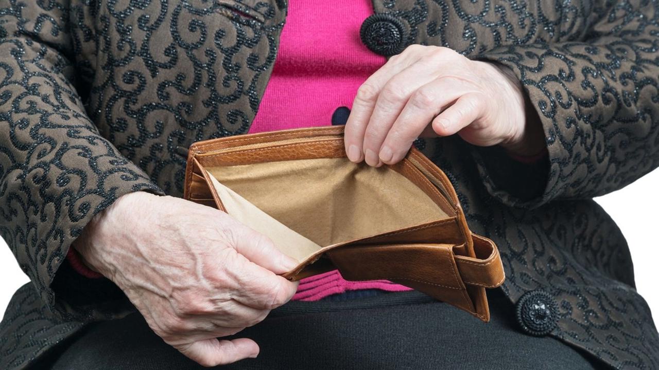 75-vuotias Satu saa hädin tuskin toimeen pienellä eläkkeellään, vaikka on työskennellyt 14-vuotiaasta lähtien: ”Ruoka on uskomattoman kallista”.