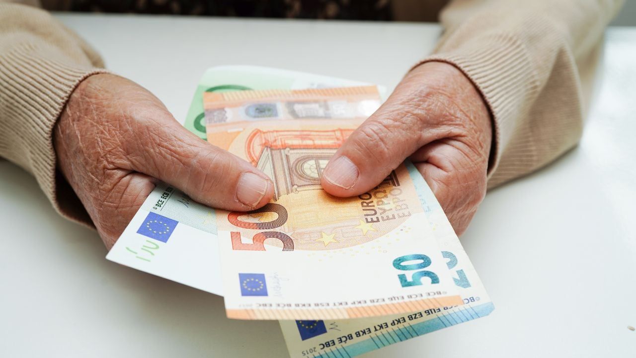 525 euron avustus kaikille eläkeläisille: miten hakea ja mitkä ovat vaatimukset?