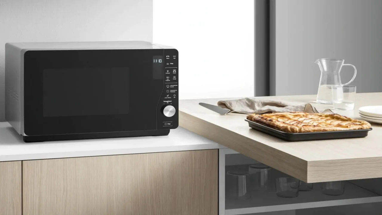 Mikä kuluttaa enemmän sähköä: vedenkeitin vai mikroaaltouuni?