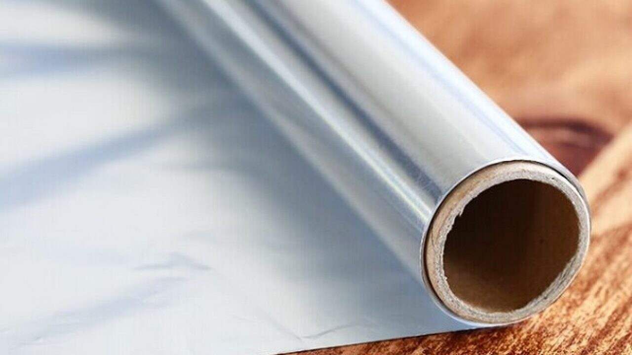 Alumiinifolion käyttö suihkuseinän ohjainlistassa: miksi se on suositeltavaa ja mihin sitä tarvitaan.