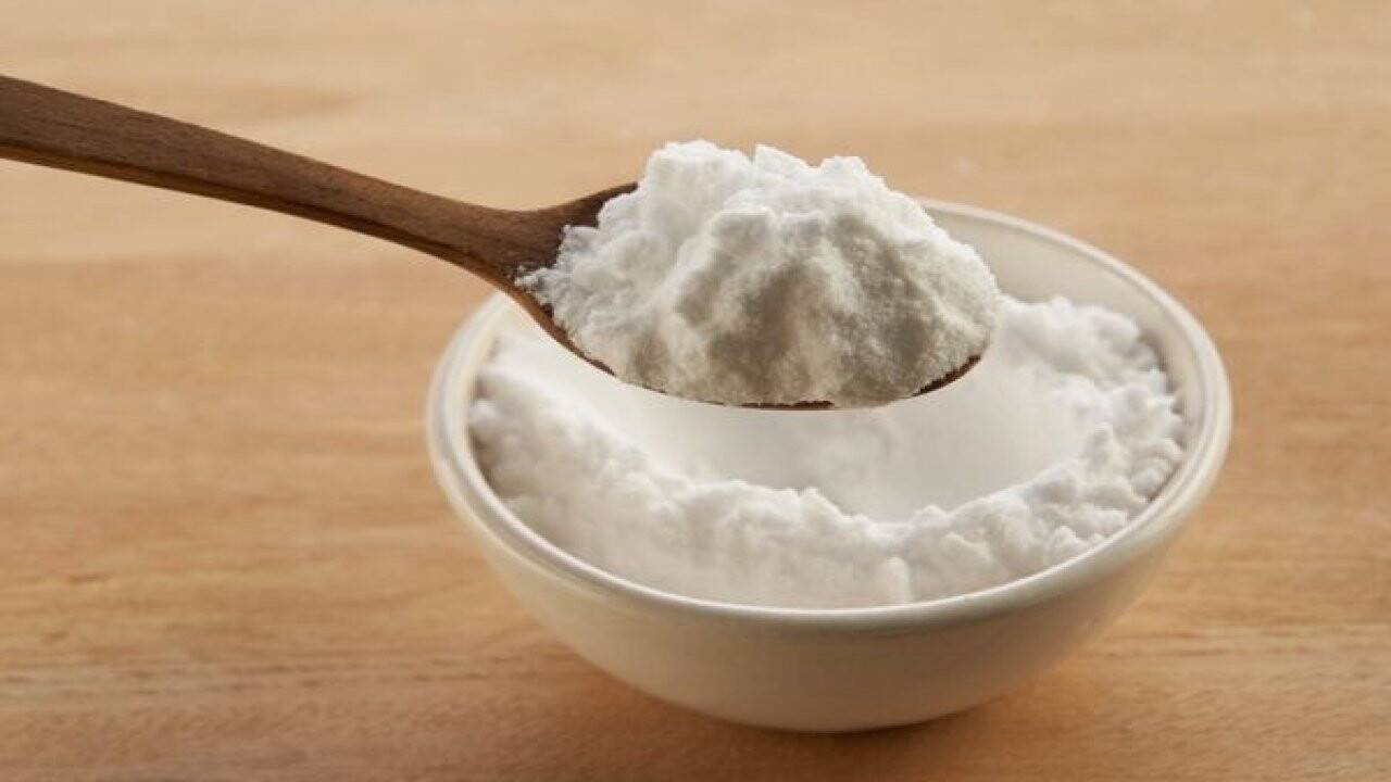 Laakerinlehtien ja ruokasoodan seos: miksi sitä suositellaan ja mihin se on hyödyllistä.