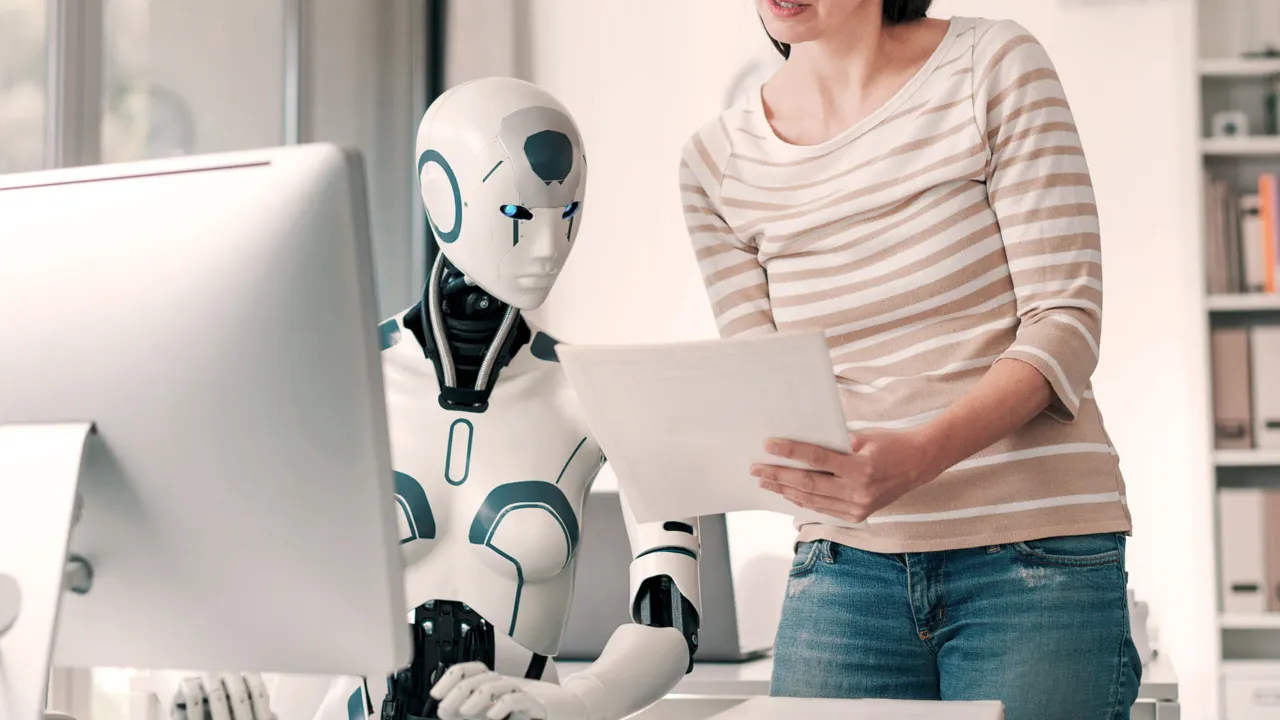 AI:n käyttö työpaikalla ”toisena ohjaajana” on taito, jota opiskelijat tarvitsevat menestyäkseen työelämässä.