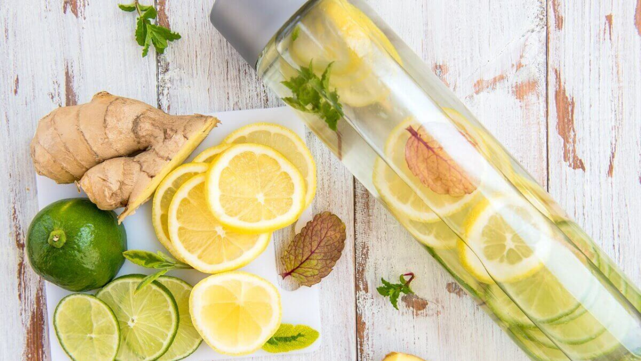 Kuinka hyödyllistä munuaisten kannalta on juoda päivittäin kivennäisvettä sitruunan kanssa?