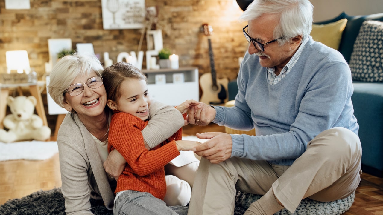 Isoisät ja isoäidit, jotka huolehtivat lapsenlapsistaan, säilyttävät paremmin henkiset kykynsä.