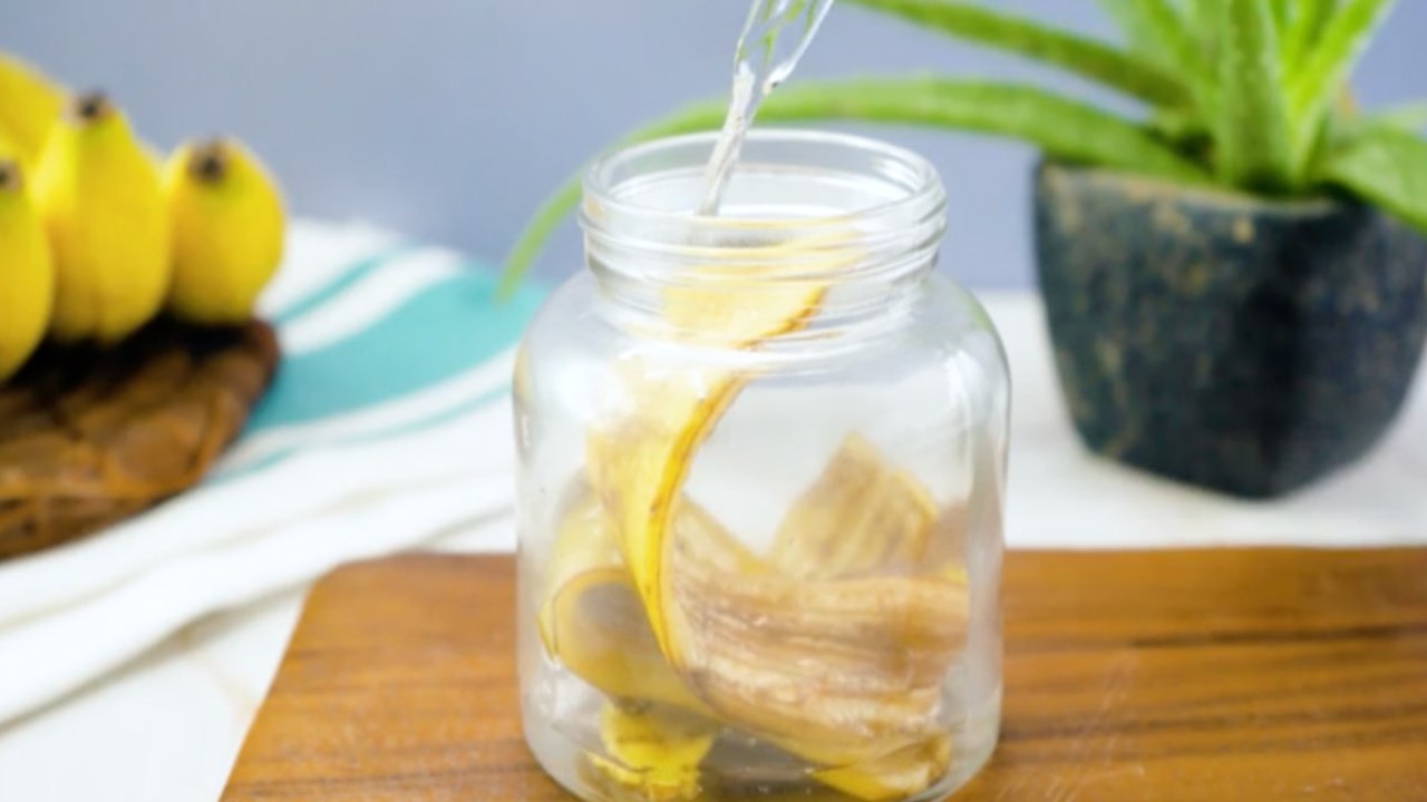 Banaaninkuoren ja etikan sekoittaminen: mihin se on hyödyllistä ja miksi sitä suositellaan.