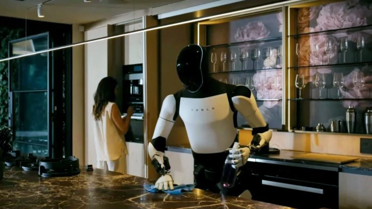 Kotitöitä tekevät robotit: Teslan suunnitelmat Optimus-robotin tuomiseen markkinoille vuonna 2027.