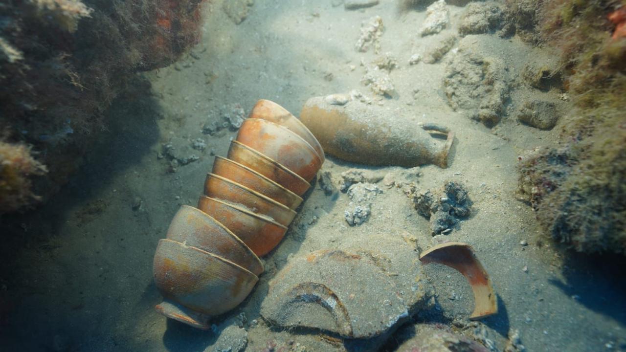 Arkeologit olivat järkyttyneitä löytäessään merenpohjasta lähes ehjät 900 vuotta vanhat alukset.