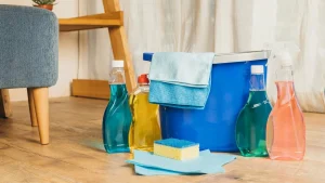 Siivousasiantuntija: ”Oranssit liinat sopivat täydellisesti lasin ja peilien puhdistukseen. Veden ja etikan avulla ne kiiltävät hetkessä.”