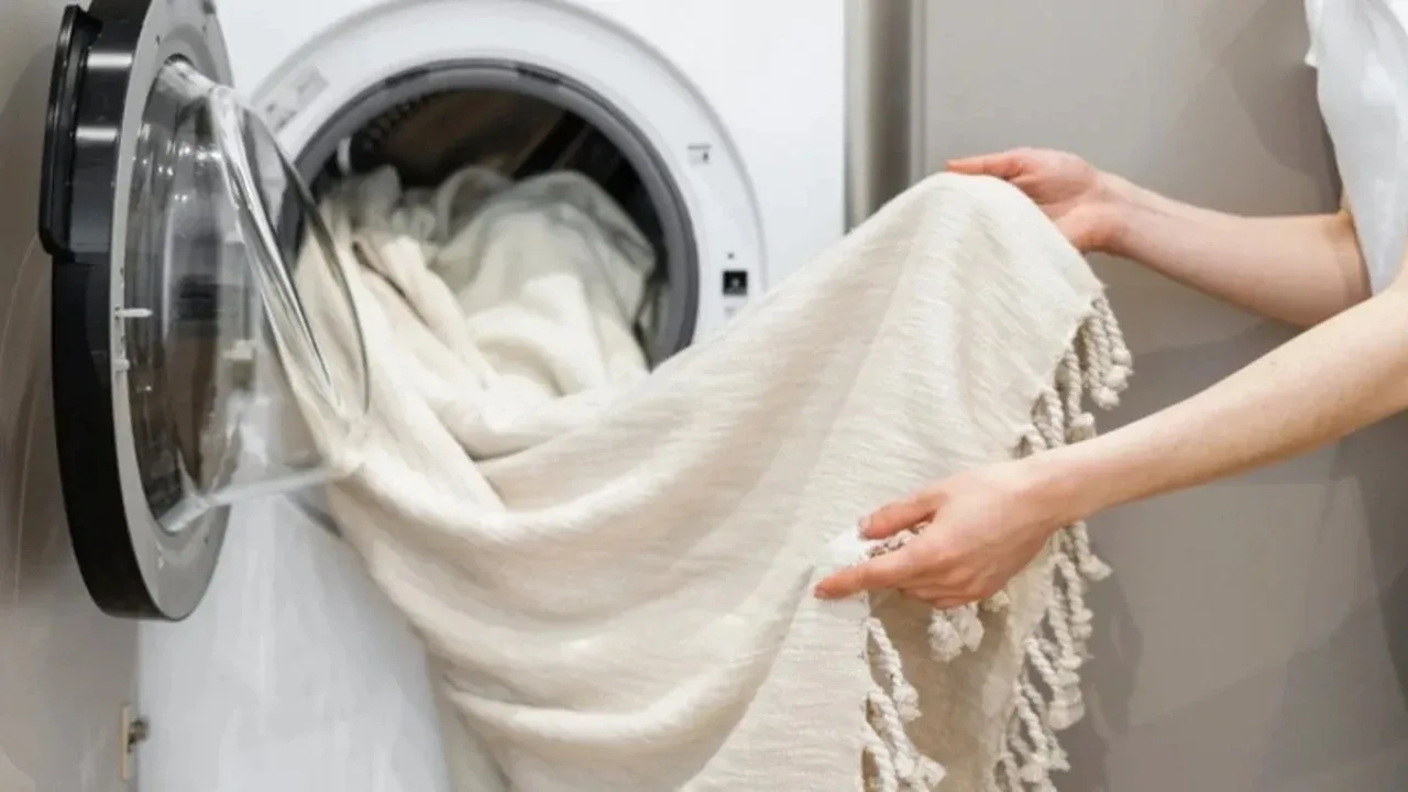 Pesukoneessa peseminen on sallittua, mutta kemian insinööri suosittelee noudattamaan tiettyä protokollaa: ”Ristikontaminaatio on hyvin yleistä”.