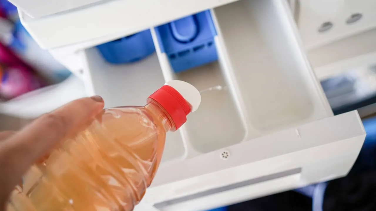 Etikan lisääminen pesukoneeseen: miksi tämä menetelmä on suositeltava ja mihin sitä tarvitaan.