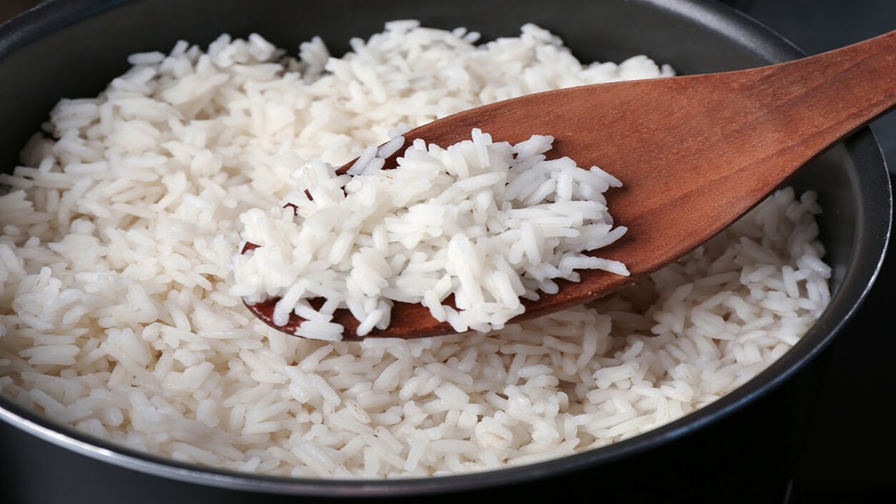 Miksi useimmat ihmiset valmistavat riisin väärin, tieteellisten tutkimusten mukaan: avaintekijä sen terveellisyyden parantamisessa.
