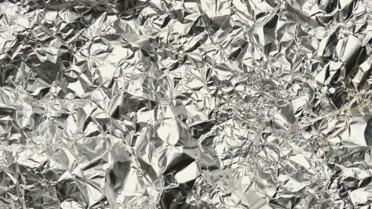 Miksi alumiinifolion toinen puoli on matta ja toinen kiiltävä: käytät väärää puolta.