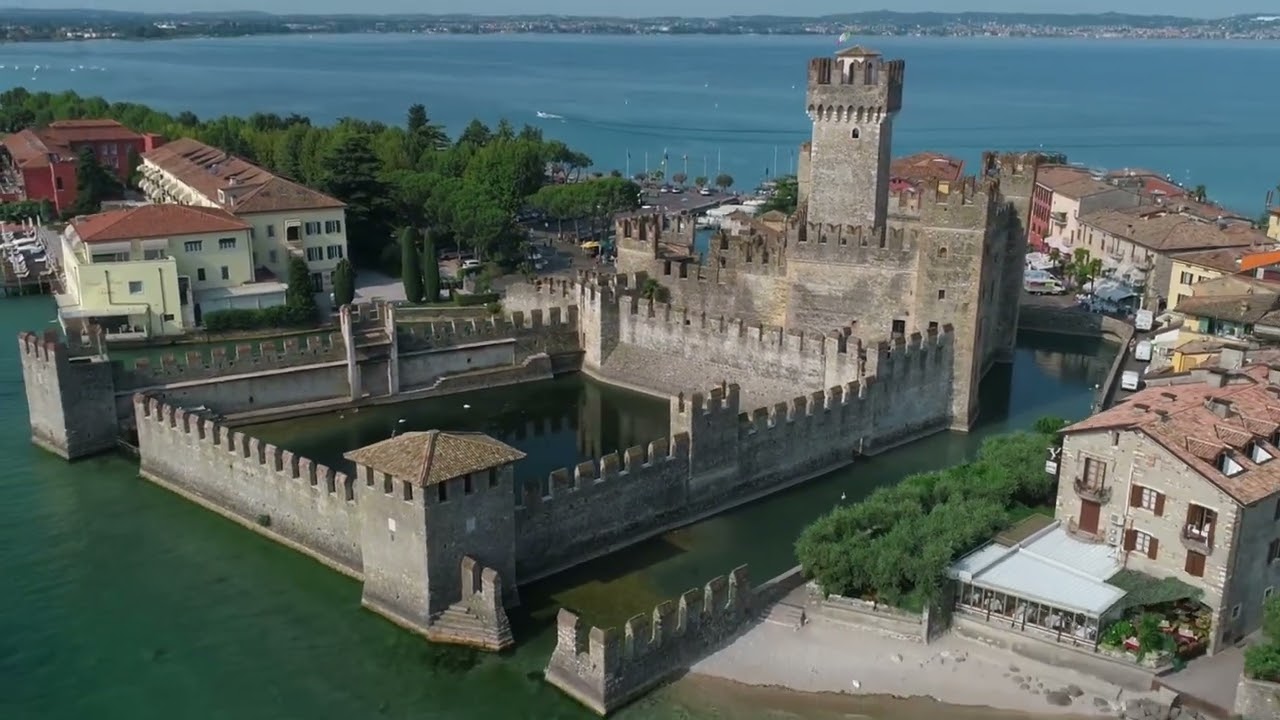 Tämä eurooppalainen linna, joka on ikään kuin ”jäänyt ajassa jumiin”, on myytävänä yli miljoonan Yhdysvaltain dollarin hintaan.