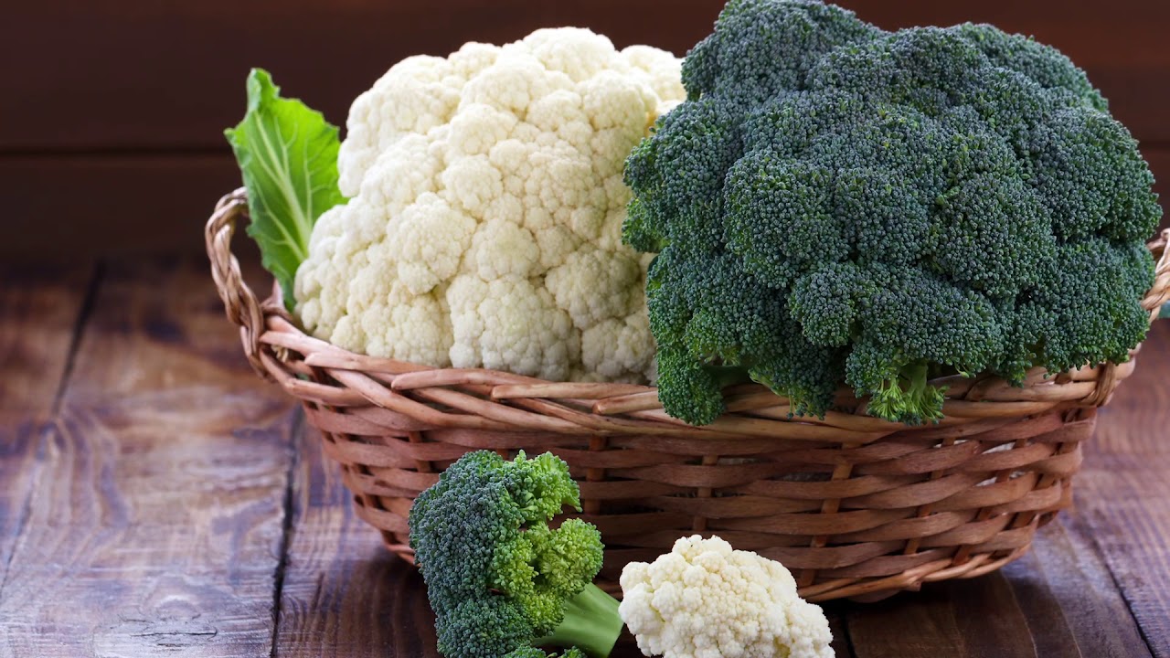 Ei keitettyä eikä mikroaaltouunissa lämmitettyä: parsakaali ja kukkakaali maistuvat paremmalta (ja ovat vähemmän hajuisia), jos ne valmistetaan vain yhden ainesosan kanssa.