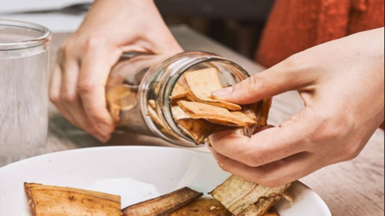 Banaaninkuoren ja etikan sekoittaminen: mihin se on hyödyllistä ja miksi sitä suositellaan.