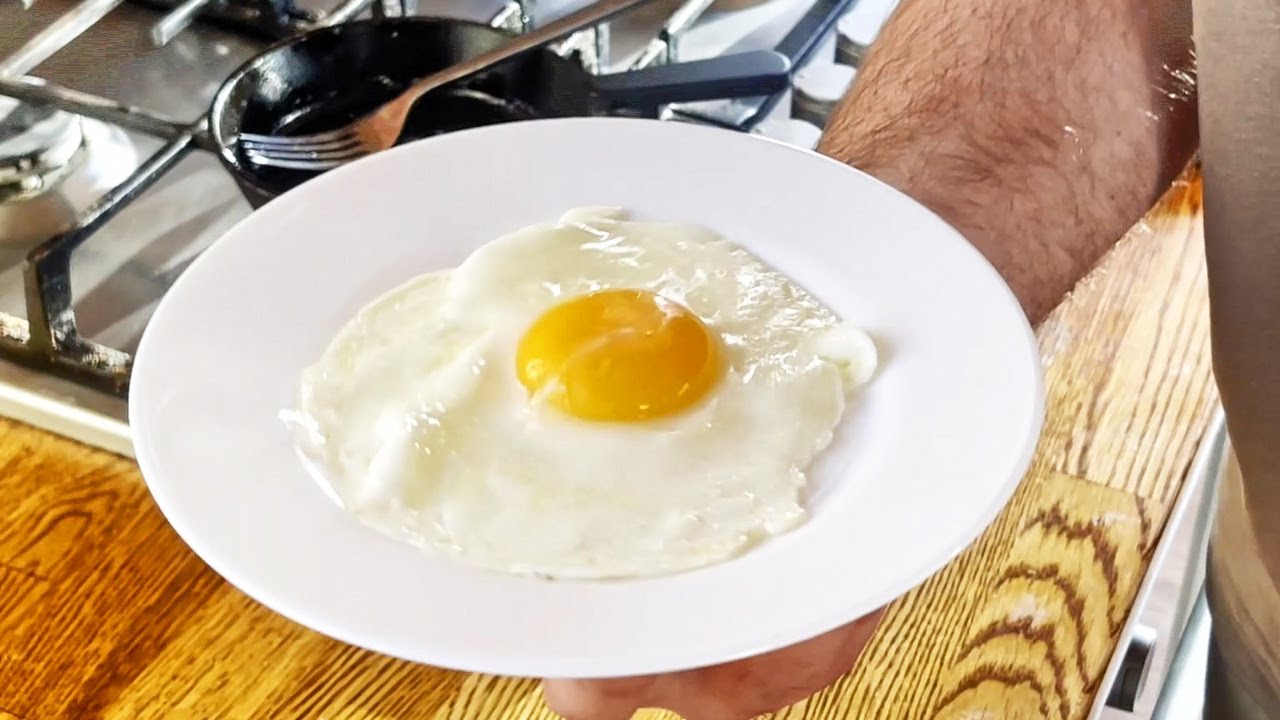 Ei paistettuja eikä munakokkelia: oikea tapa valmistaa munia, jotta niiden kaikki ravintoaineet säilyvät.