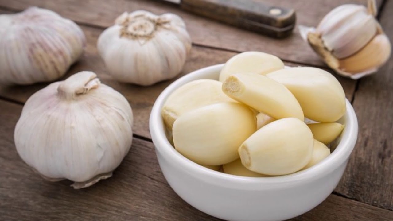 Mitä tarkoittaa valkosipulin kynnen heittäminen wc-pönttöön?