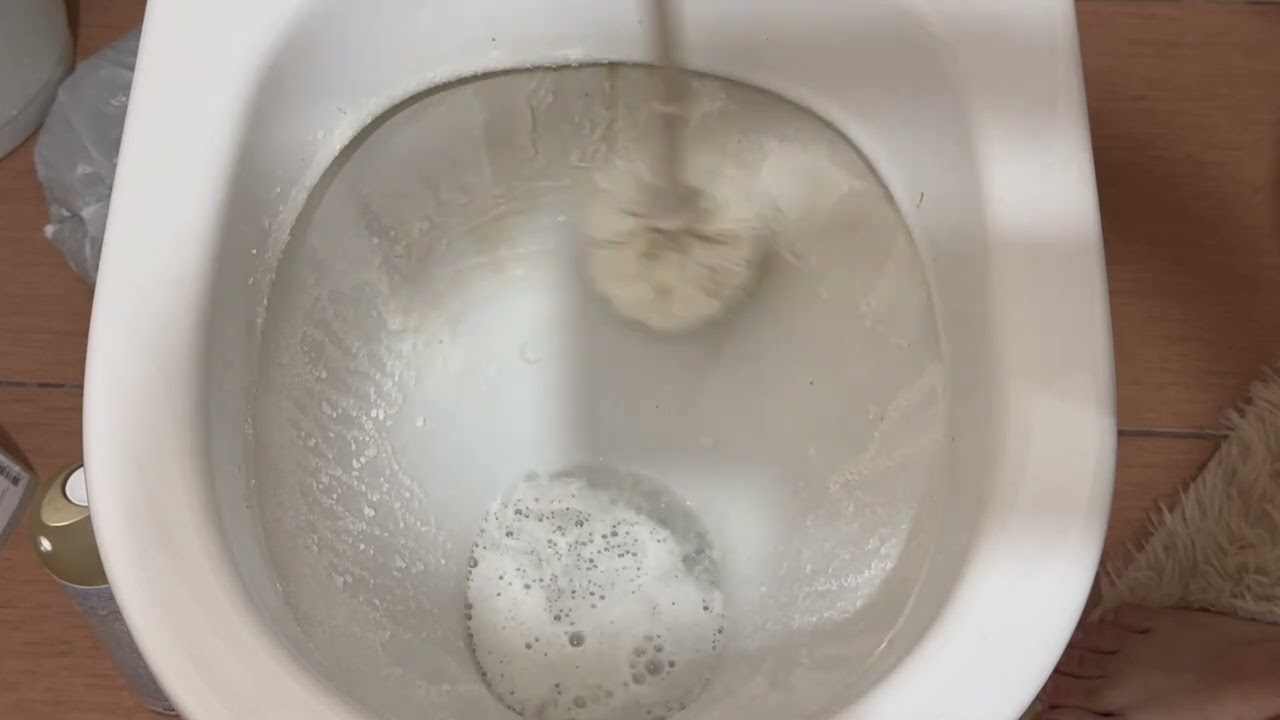 Ilman ruokasoodaa, ilman valkaisuaineita | Kotitekoinen tahna, joka lisätään wc-pönttöön ja poistaa kalkkikiven ja ruosteen pysyvästi: yksinkertaiset vaiheet