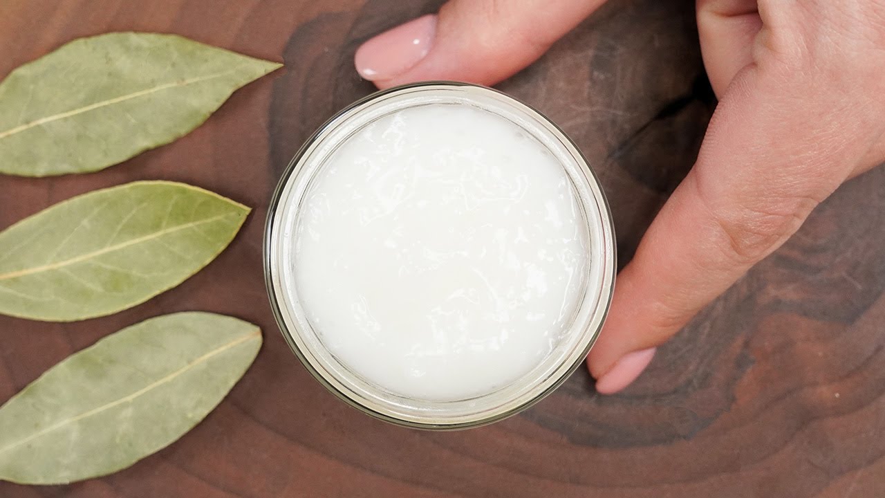 Laakerinlehden ja ruokasoodan sekoittaminen: mihin se on hyödyllistä ja miksi sitä suositellaan.