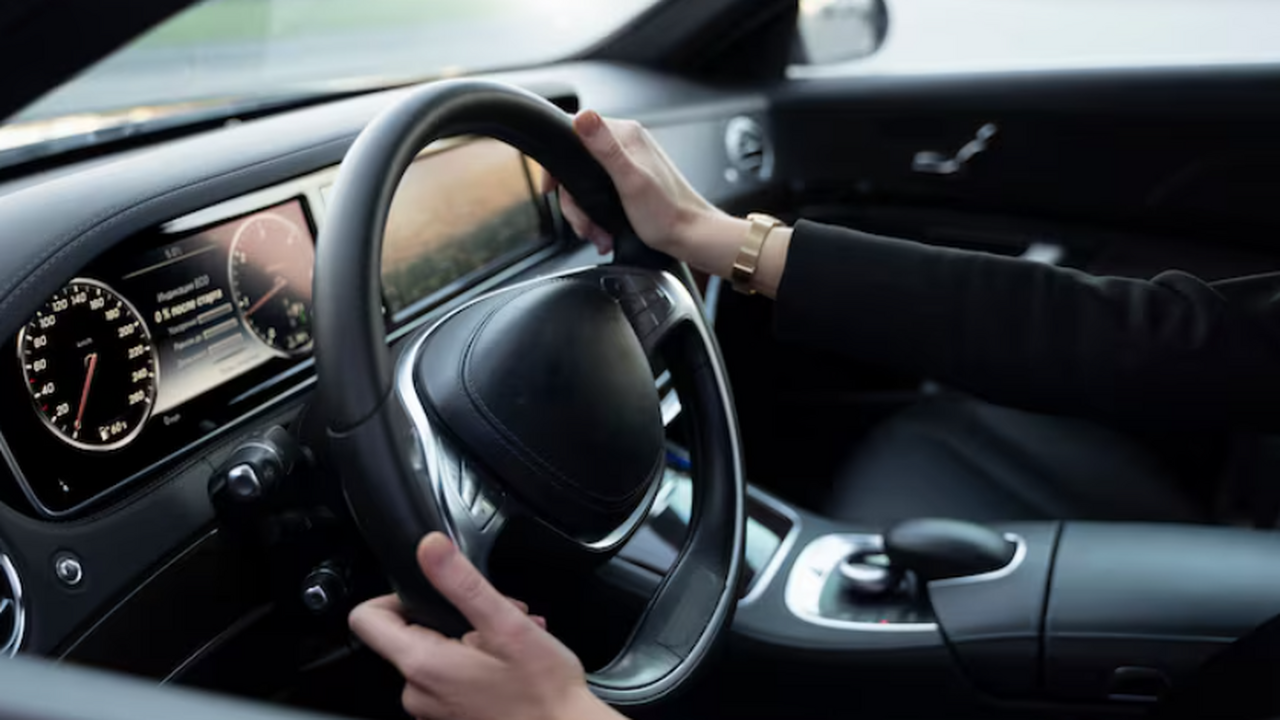 Hallitus tarkastaa jokaisen ajoneuvon varmistaakseen, että se täyttää yhden liikenneviraston perusvaatimuksista.