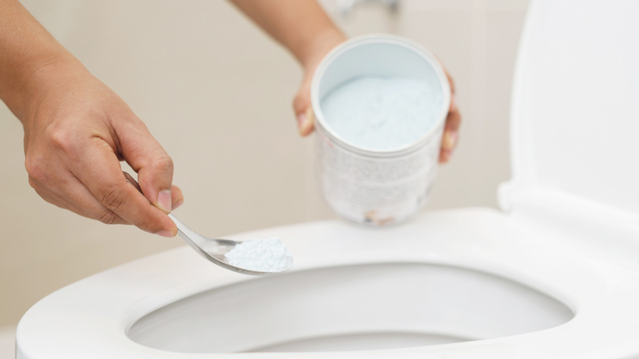 Miksi karkea suola parantaa wc:n puhdistusta