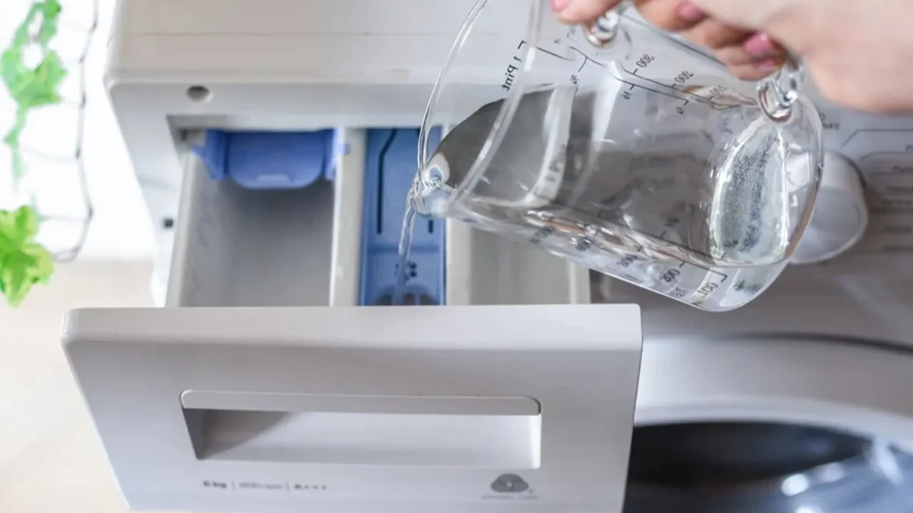 Etikan lisääminen pesukoneeseen: miksi tämä menetelmä on suositeltava ja mihin sitä tarvitaan.