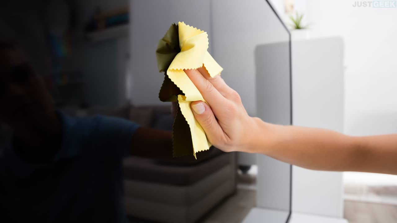 Salaisuus television näytön puhdistamiseen ja täydellisen tuloksen saavuttamiseen.