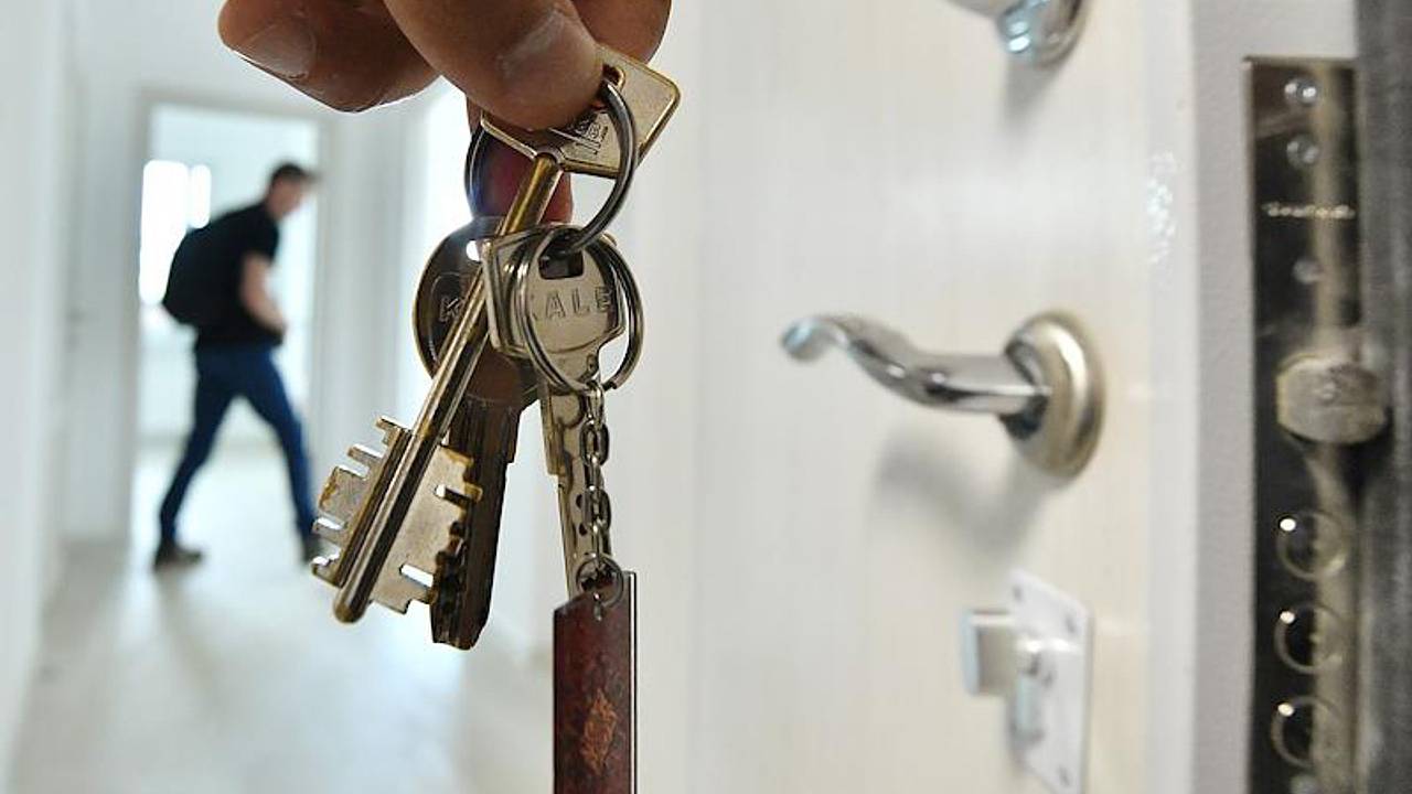 Hallitus kieltää häätöjä: vuokranantajat eivät voi häätää vuokralaisia, vaikka nämä eivät maksaisi vuokraa.