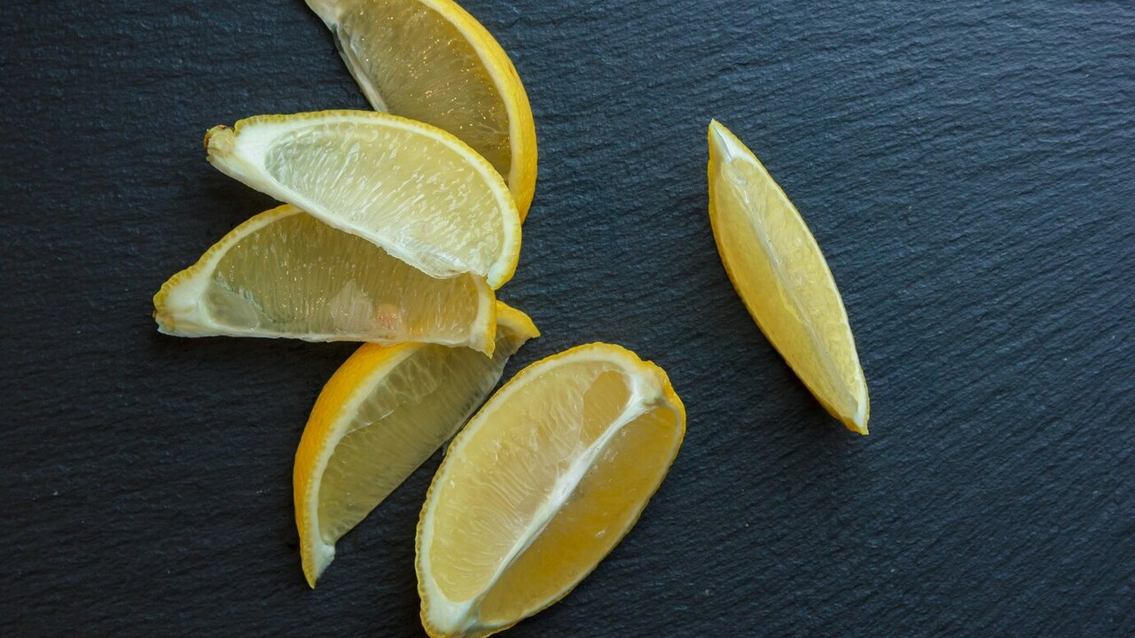 Laita sitruunaviipale keittiön kaappiin: miksi se on tarpeen ja miksi se on suositeltavaa.