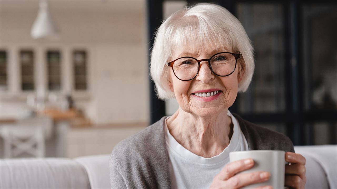 Tutkimuksen mukaan yli puolet maan yli 55-vuotiaista tukee taloudellisesti perhettään.