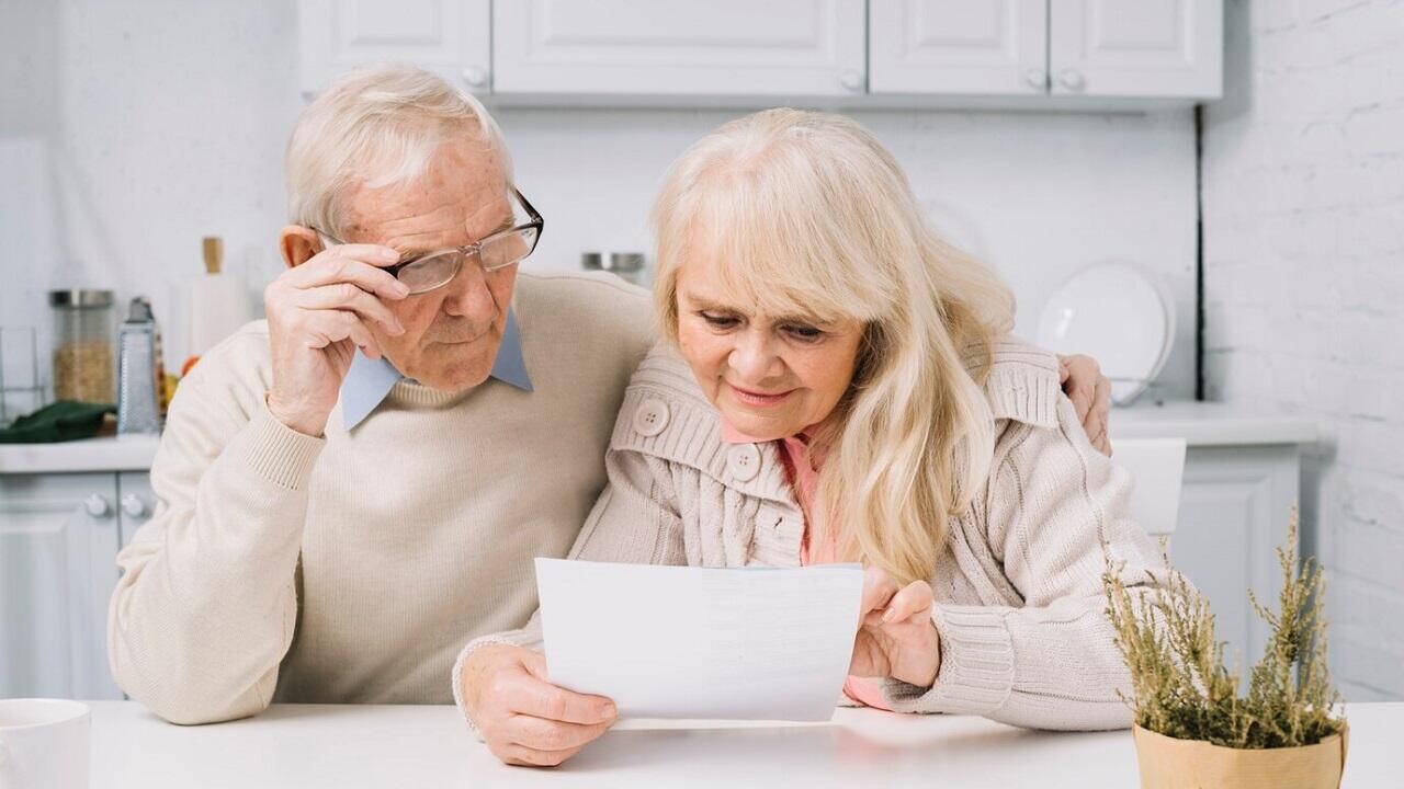 Eläkeläisten ja eläkettä saavien henkilöiden verot poistetaan: SAT:n kertaluonteista verotaakkaa ei enää peritä helmikuussa.