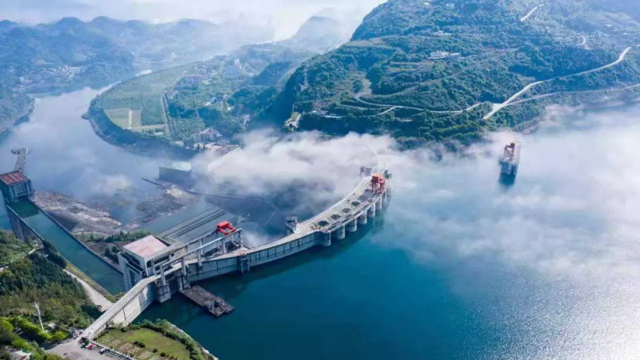 Kukaan ei odottanut tällaista insinööritaidon saavutusta: Kiina rakensi keinotekoisen riippuen joen toimittamaan vettä pääkaupunkiinsa.