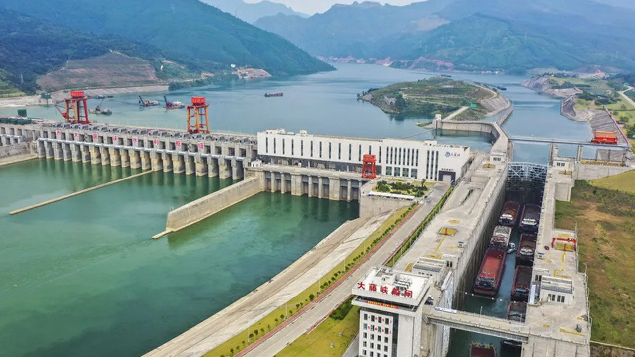 Kukaan ei odottanut tällaista insinööritaidon saavutusta: Kiina rakensi keinotekoisen riippuen joen toimittamaan vettä pääkaupunkiinsa.