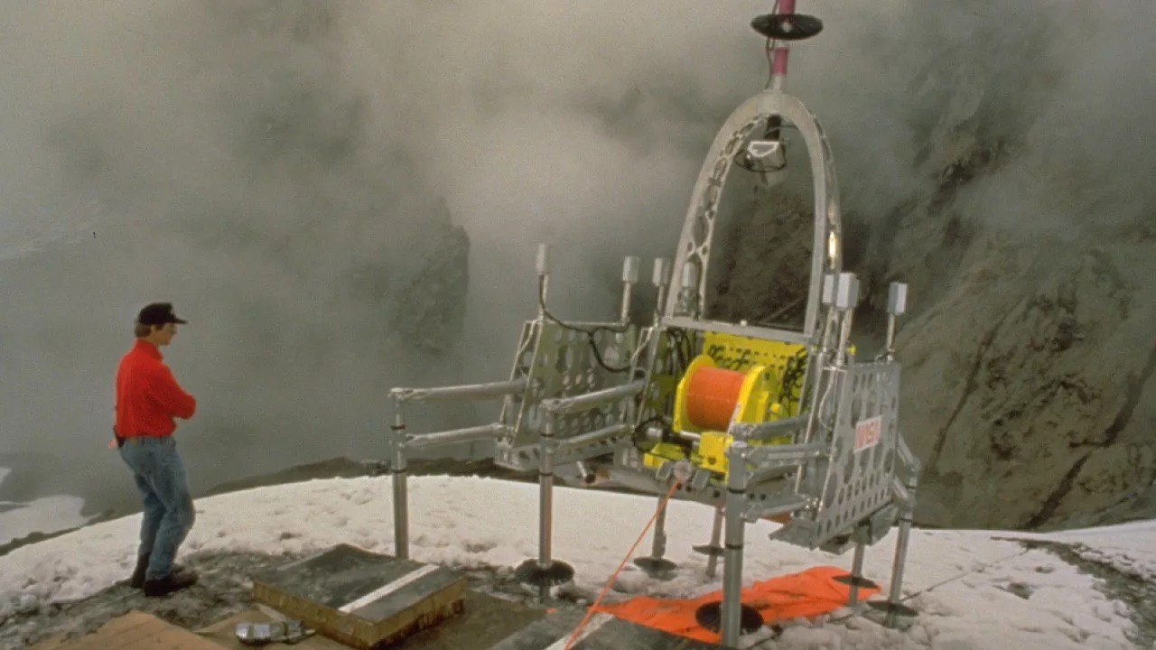 Eurooppa on lähettänyt kolme robottia tulivuoren laavatunneliin, mikä voi olla avainasemassa Kuun tai Marsin kolonisoinnissa.