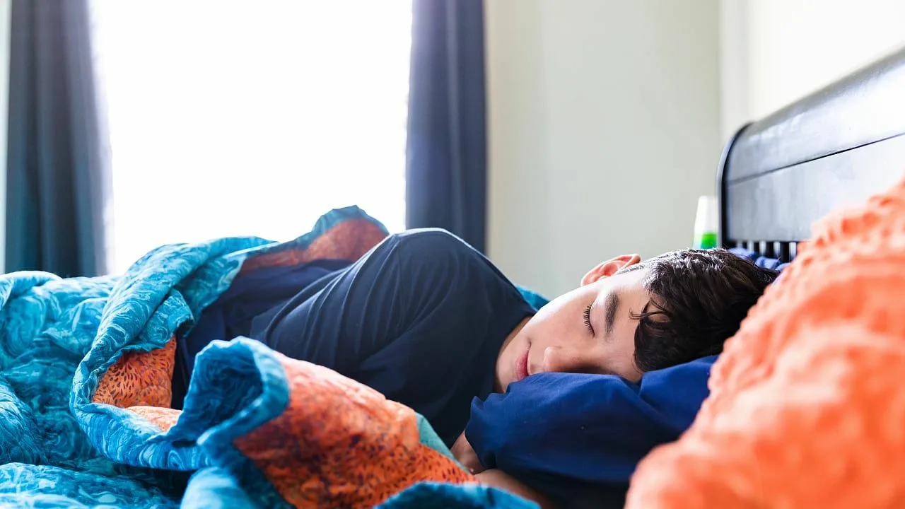 Viikonloppuisin nukkumisen vaikutukset teini-ikäisiin