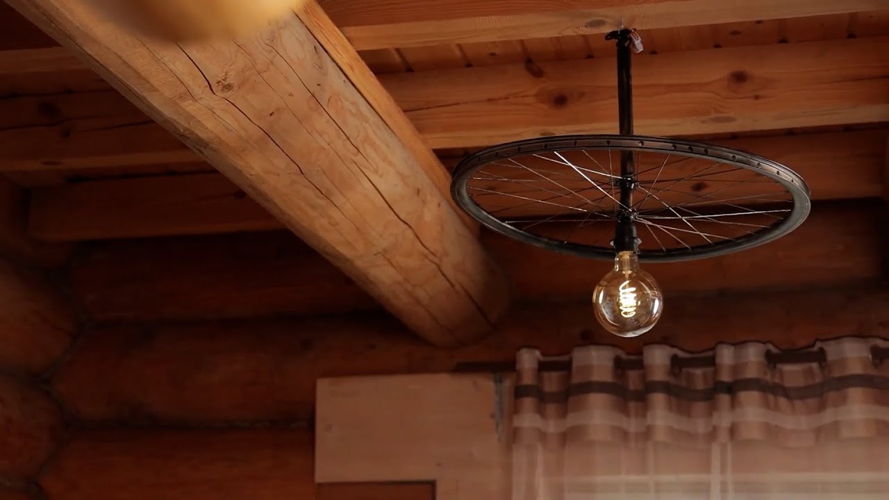 Kuinka tehdä seinävalaisin vanhasta polkupyörästä: maalaismainen sisustus kotiin