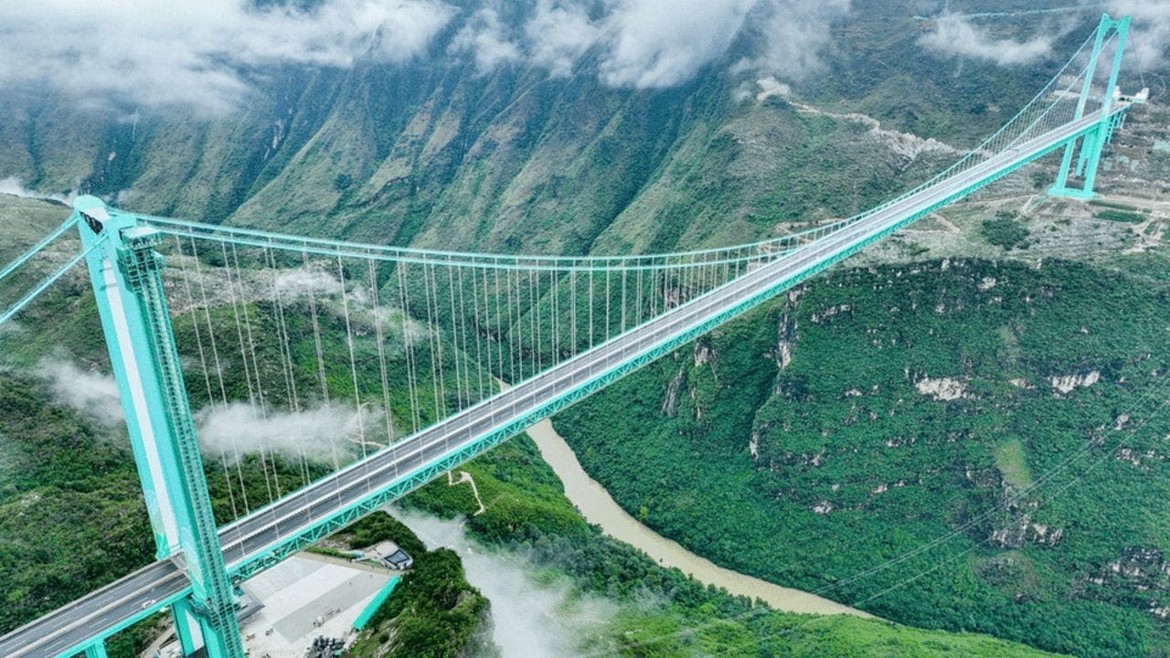 Yksi Amerikan pisimmistä silloista on rakenteilla: se koostuu tuhansista metreistä kaapeleita ja yhdistää koko mantereen.