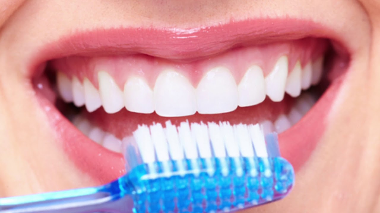 Virhe, kuten hampaiden harjaus ennen nukkumaanmenoa, voi pilata hymysi, eikä suurin osa ihmisistä edes huomaa sitä.