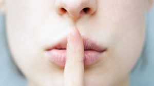 WHO varoittaa ikääntyneiden naisten keskuudessa vallitsevasta ”hiljaisuuden epidemiasta”.